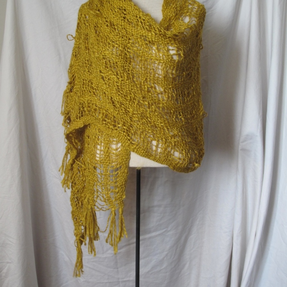 HAND WOVEN MUSTARD YELLOW WOVEN SCARF